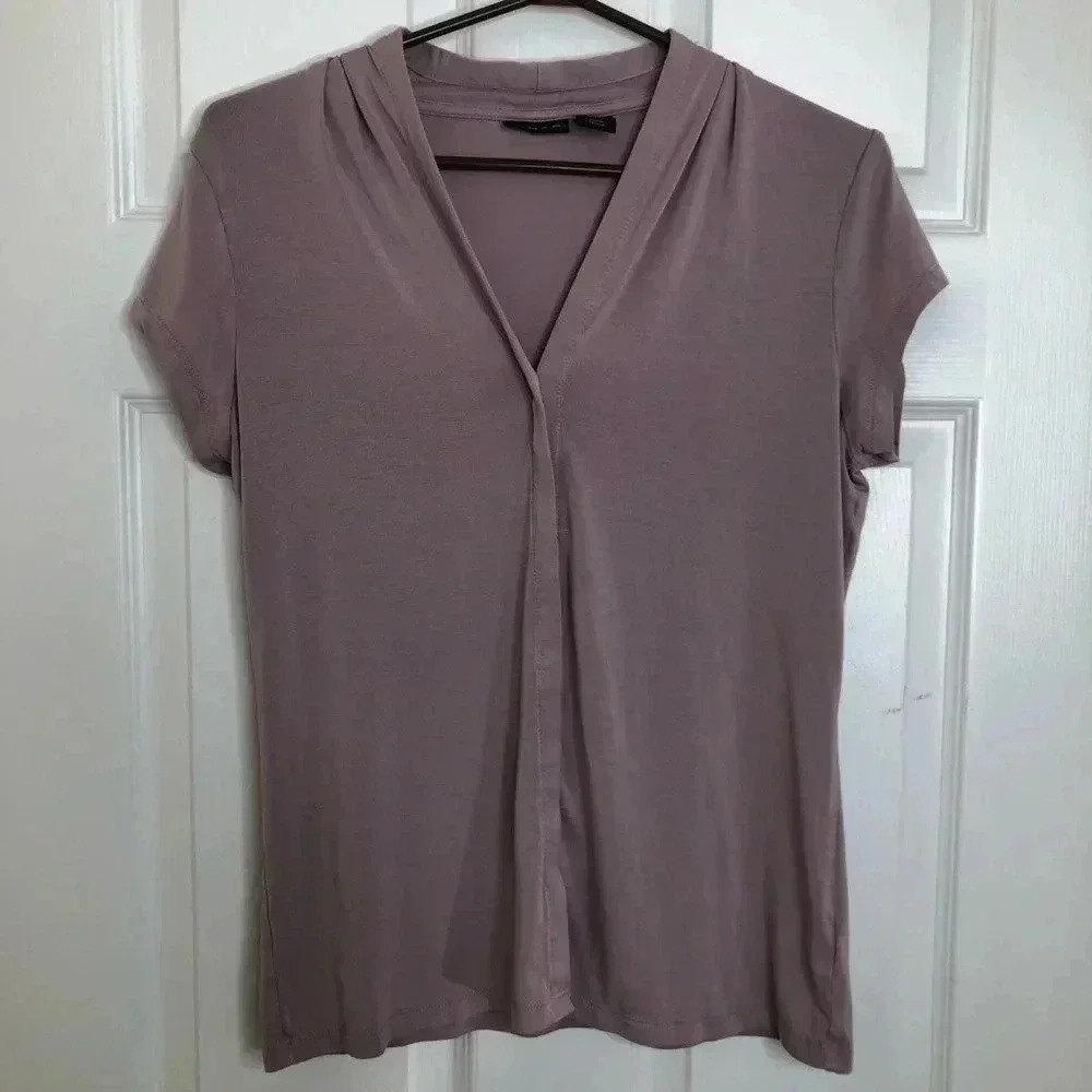 Tahari Short Sleeved Shirt Flowy Light  Purple Size Medium